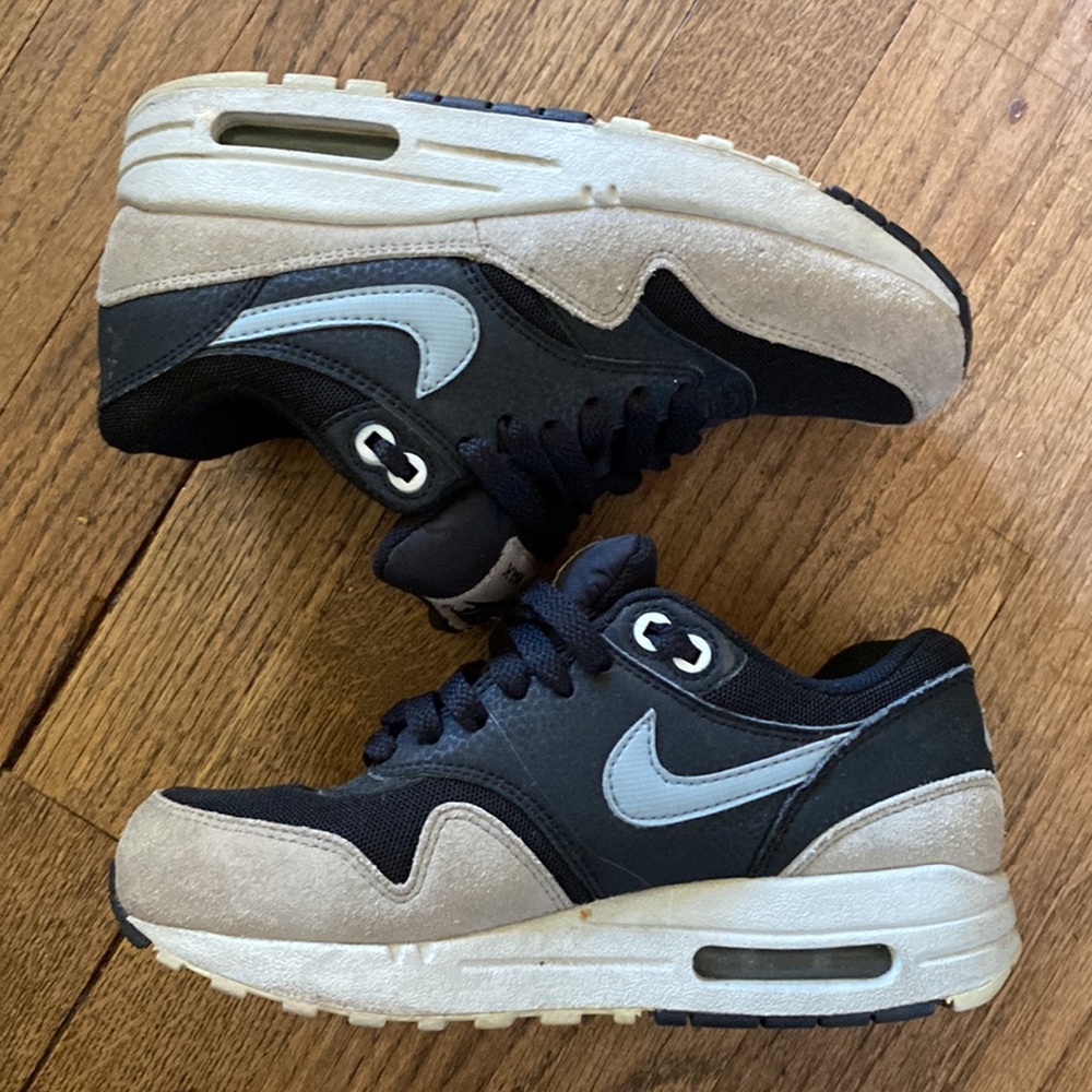 Nike Air max women’s shoe 5.